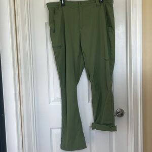 Columbia Omni-Shield Green Titanium Hiking/Fishing/Safari Pants - size 38x32 EUC